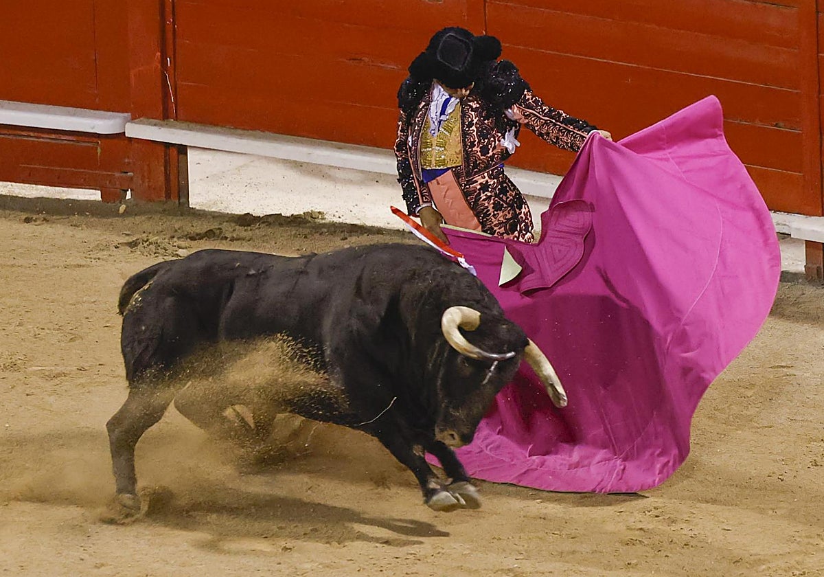 Morante, a la verónica en el cuarto toro