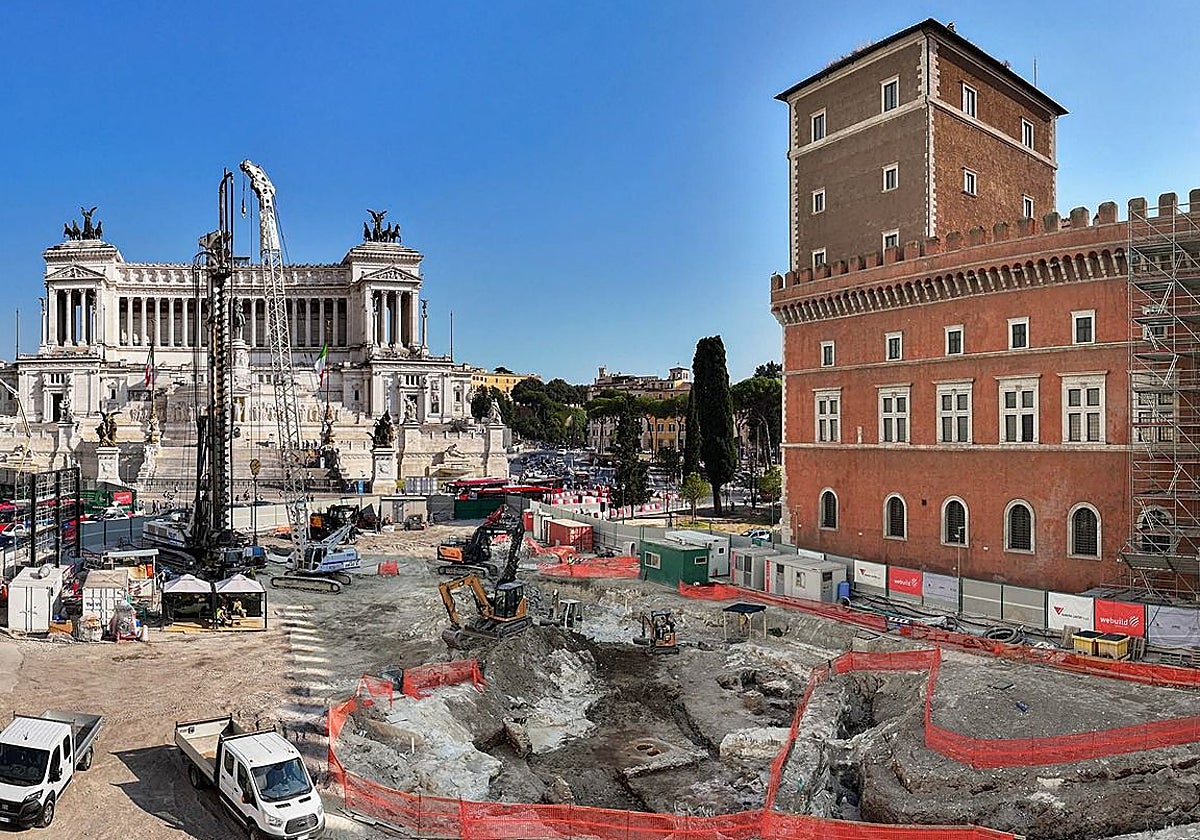 Excavaciones en la Plaza Venecia de Roma