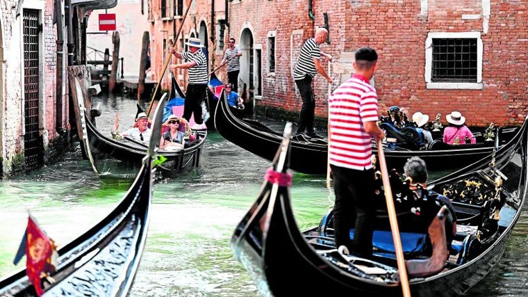 Venedik, “harcamayan” turist denizinde boğuluyor