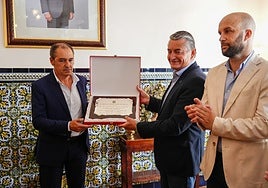 La Junta prueba en una novillada de las escuelas taurinas en Cazalla nuevas banderillas y divisas