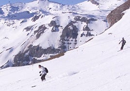 La «Disneylandia» alpina: el verano en que las zapatillas y los 'selfies' convirtieron la montaña en una trampa mortal