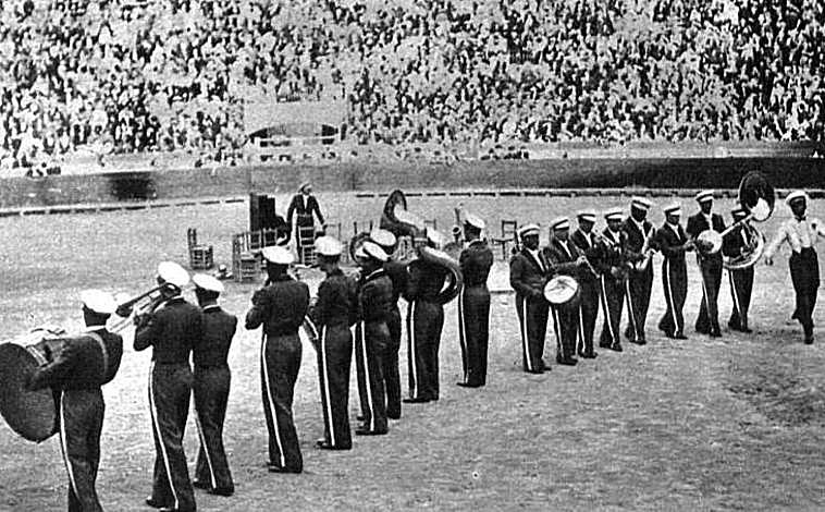 Ana Görüntü - Yukarıdan aşağıya: İspanya'ya en eksiksiz şovları getiren bir Harry Fleming boğasında gösterin; 'Las Pavas' dergisinin vicute, kahramanları; Danslar için delilik kabarlara ve salonlara ulaştı