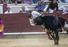 Olga Casado, cogida dos veces al entrar a matar en Cuenca