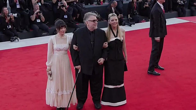 Jacob Elordi arrasa en la alfombra roja de Venecia