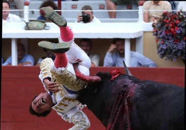 Juan de Castilla cae herido de gravedad: dos cornadas en Bayona