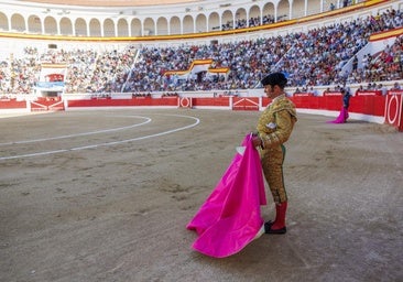 Silencio para Morante de la Puebla en su reaparición en Melilla con un deslucido lote