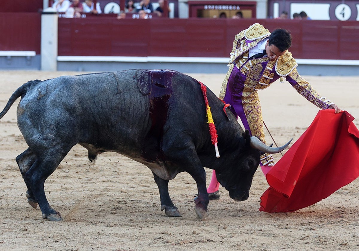 Juan de Castilla, con el toro de Rehuelga