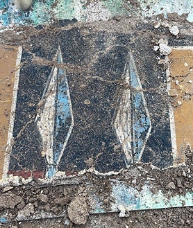 Imagen secundaria 2 - Excavaciones en El Pedernal de Bursao en Borja, esquema de la decoración mural y detalle de un fragmento con lanzas