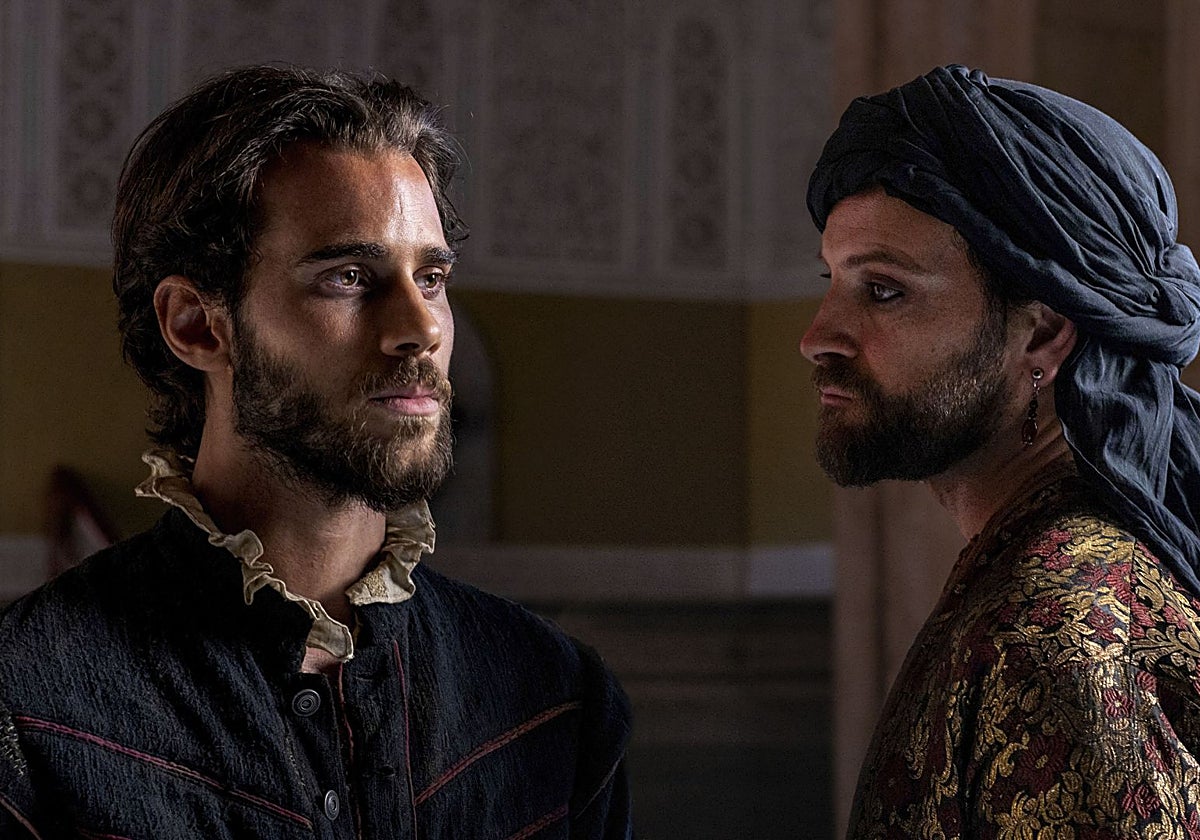 Julio Peña y Alessandro Borghi en la película 'El cautivo' de Amenábar