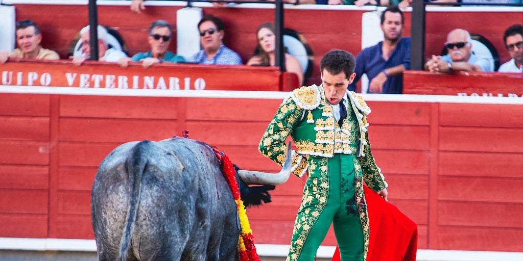 Un entregado Ginés destaca en la complicada y seria corrida de Victorino