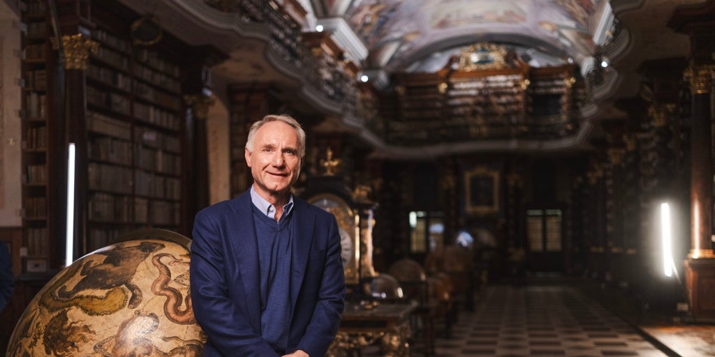 Dan Brown regresa con una nueva historia de Robert Langdon: «Me pregunté qué había tras la muerte. No es como apagar un ordenador»