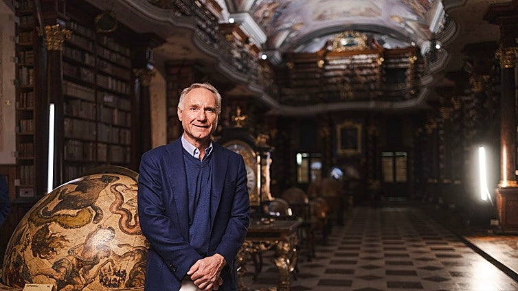 Dan Brown regresa con una nueva historia de Robert Langdon: «Me pregunté qué había tras la muerte. No es como apagar un ordenador»