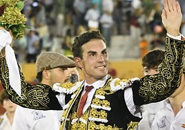 Fernando Adrián reaparece como se fue: Por la puerta grande