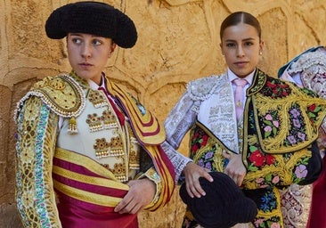 Tres mujeres en el ruedo: un insólito paseíllo