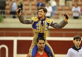 Aarón Palacio, aldabonazo de ilusión y torería a las orillas del Ebro
