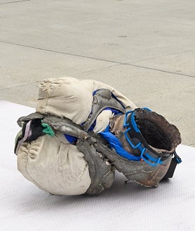 Imagen secundaria 2 - En las imágenes, detalle del montaje de la muestra en Viena de June Crespo