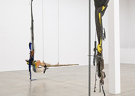 Imagen secundaria 1 - En las imágenes, detalle del montaje de la muestra en Viena de June Crespo