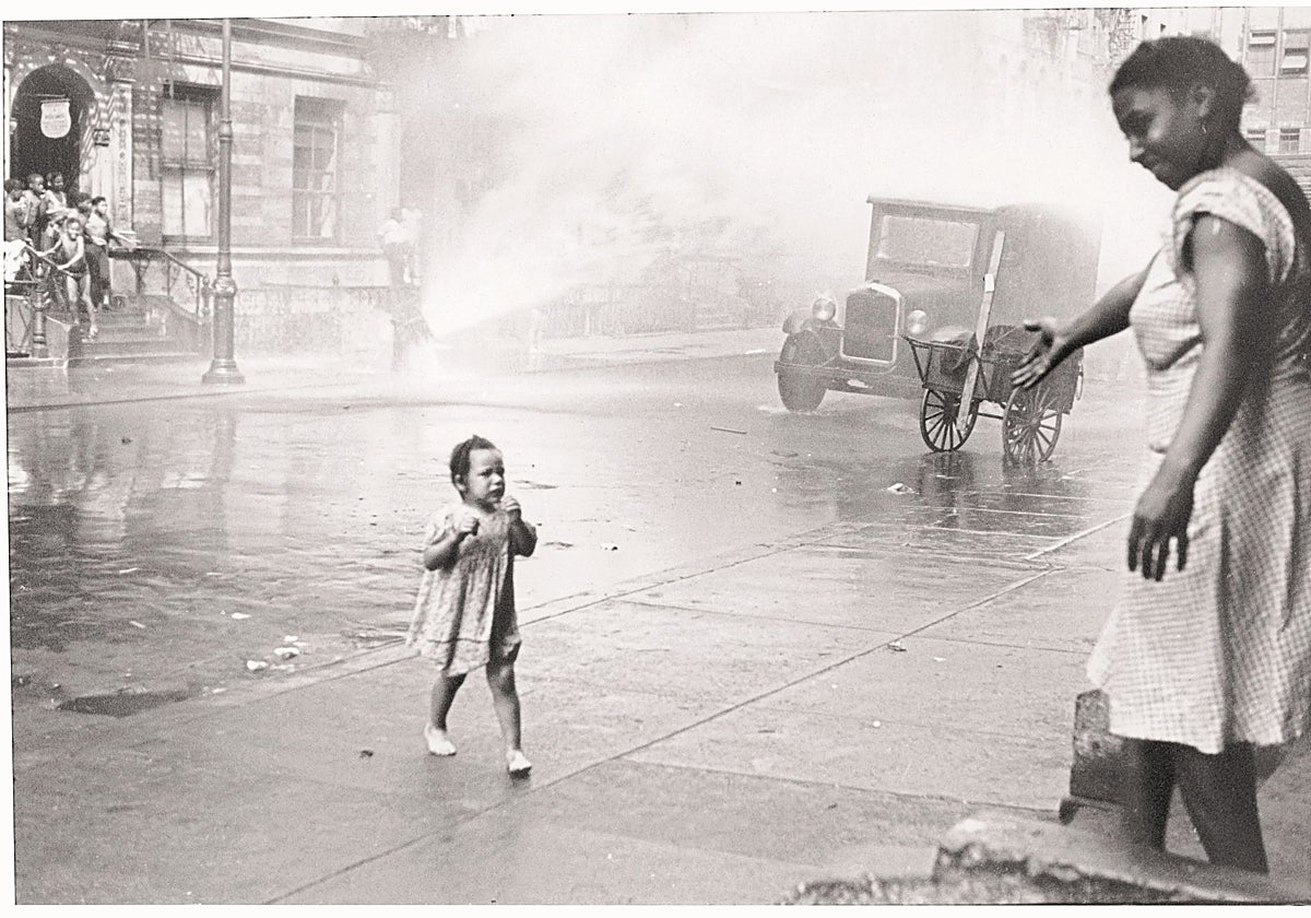 Una de las fotografías de Helen Levitt en el Spanish Harlem de Nueva York en los años 40
