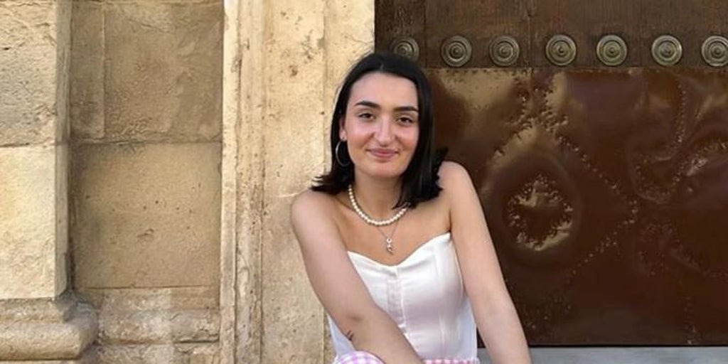 La onubense Elisa Fernández, Premio Nacional de Poesía Joven 'Miguel Hernández' 2025