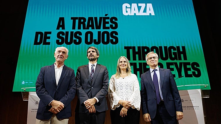 De izquierda a derecha, Evelio Acevedo, Ernest Urtasun, Raquel Martí y Guillermo Solana, en el Museo Thyssen