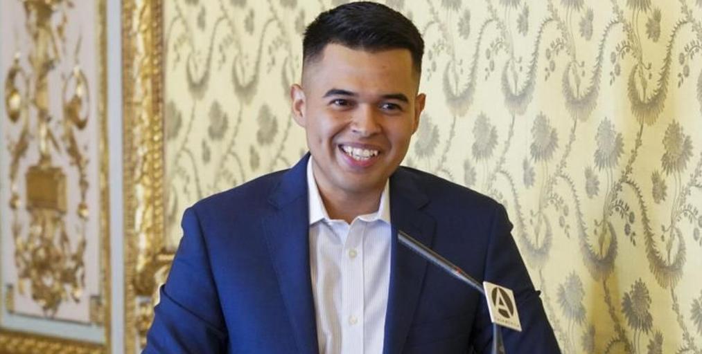 William González Guevara, premio Espasa de Poesía 2025 por 'Cara de crimen'