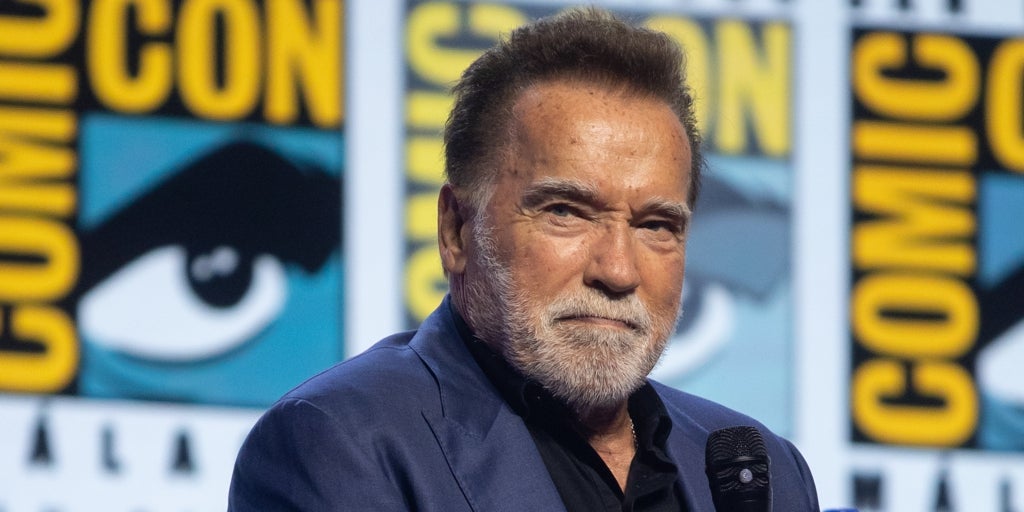 Arnold Schwarzenegger busca colaborar con Álex de la Iglesia y llama a la unión: «No dejéis que los partidos políticos os separen»