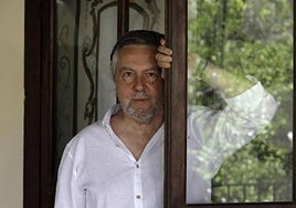 Felipe Benítez Reyes:  «La verdadera escritura empieza en la reescritura»