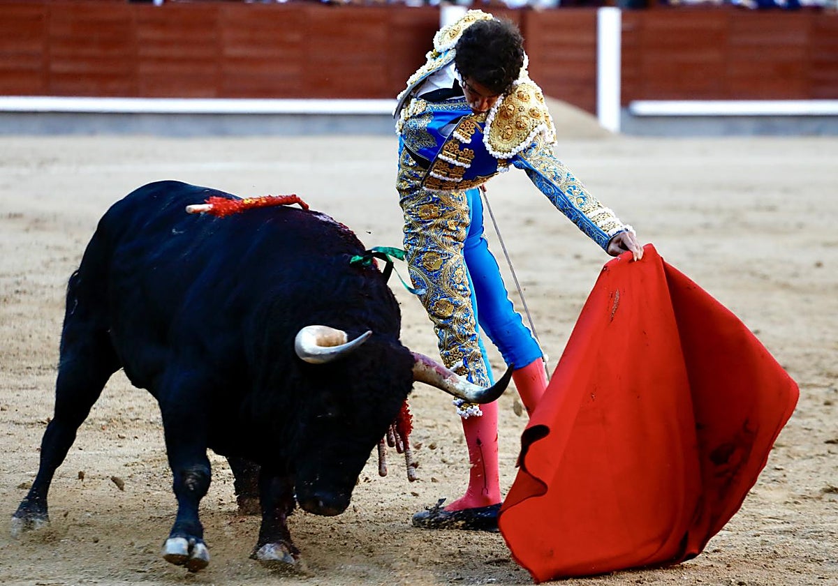 Un natural de Víctor Hernández