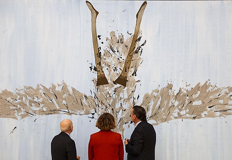 Baselitz le pone medias al águila imperial en 'No puedo tener sexo', de 2024