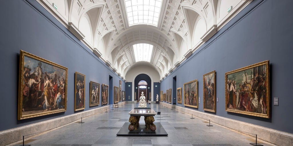 Reabre la galería central del Prado: pintada de azul y con una renovada museografía