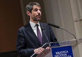 Urtasun veta en la Biblioteca Nacional a una empresa israelí a la que renovó hace dos meses