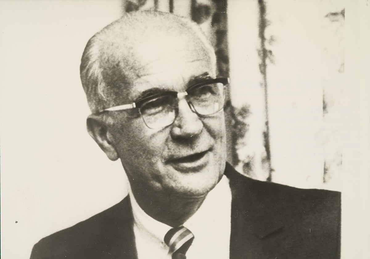 El físico William Bradford Shockley, en 1972