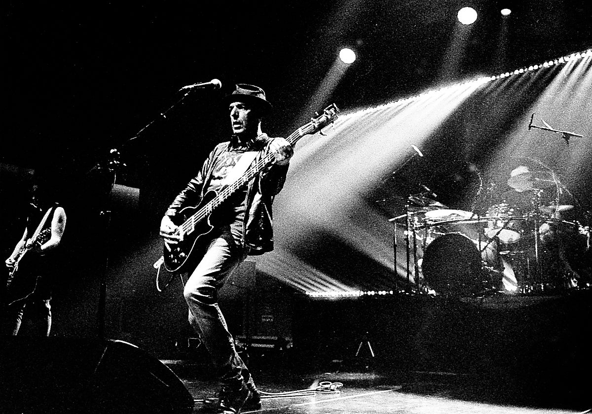 Lagartija Nick, durante el concierto en el que se grabó 'Eternamente en vivo'