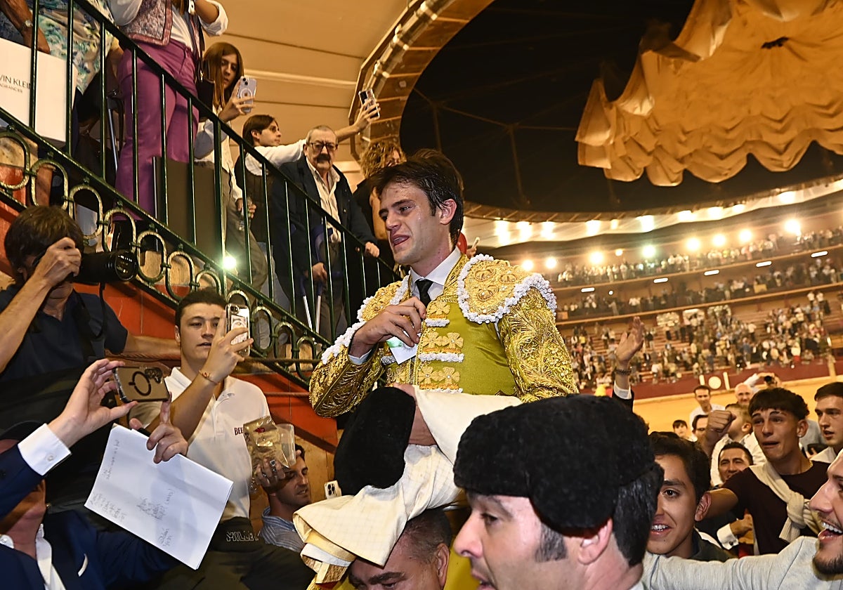 Cristiano Torres sale a hombros