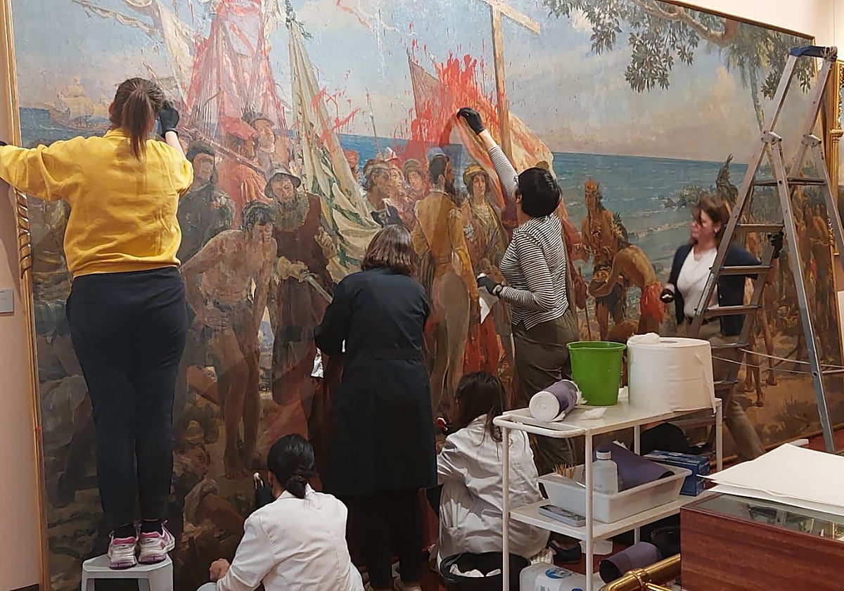 Los técnicos acabaron de limpiar la pintura a las 21h