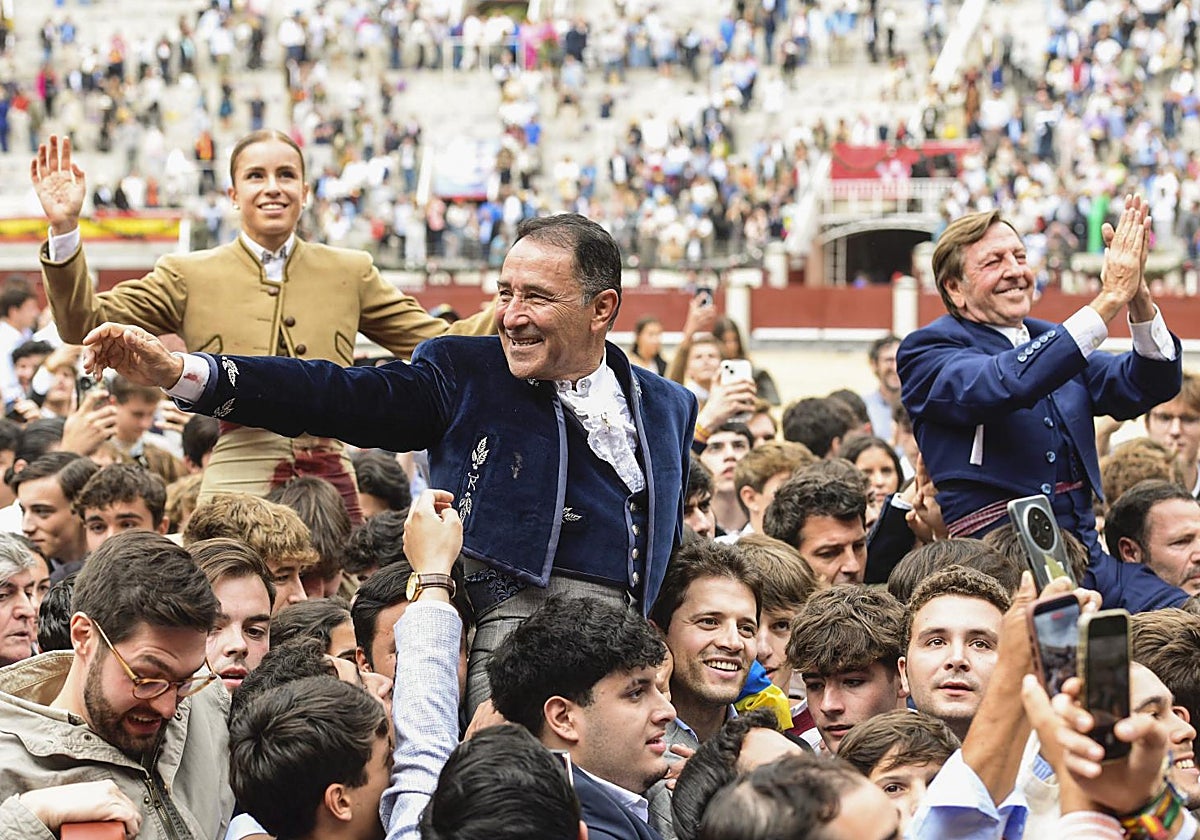 Olga Casado, César Rincón y Curro Vázquez salen a hombros en una mañana inolvidable, de inmensa emoción, nostalgias y bellezas