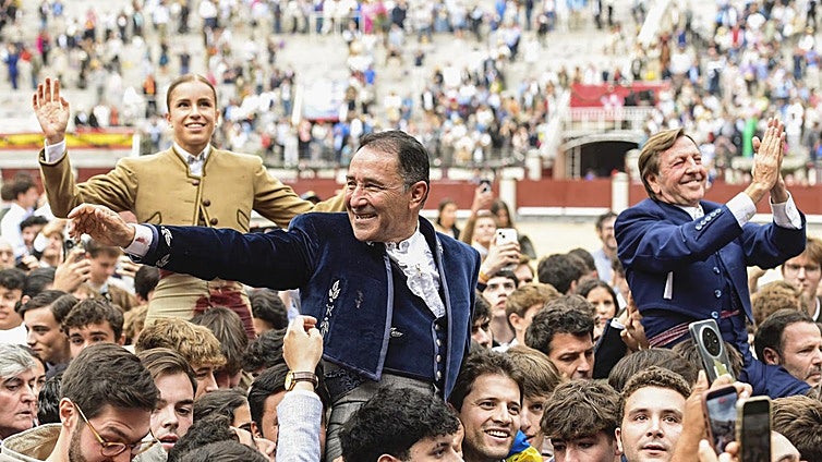 El toreo de siempre como nunca: histórica Puerta Grande de Curro Vázquez y César Rincón