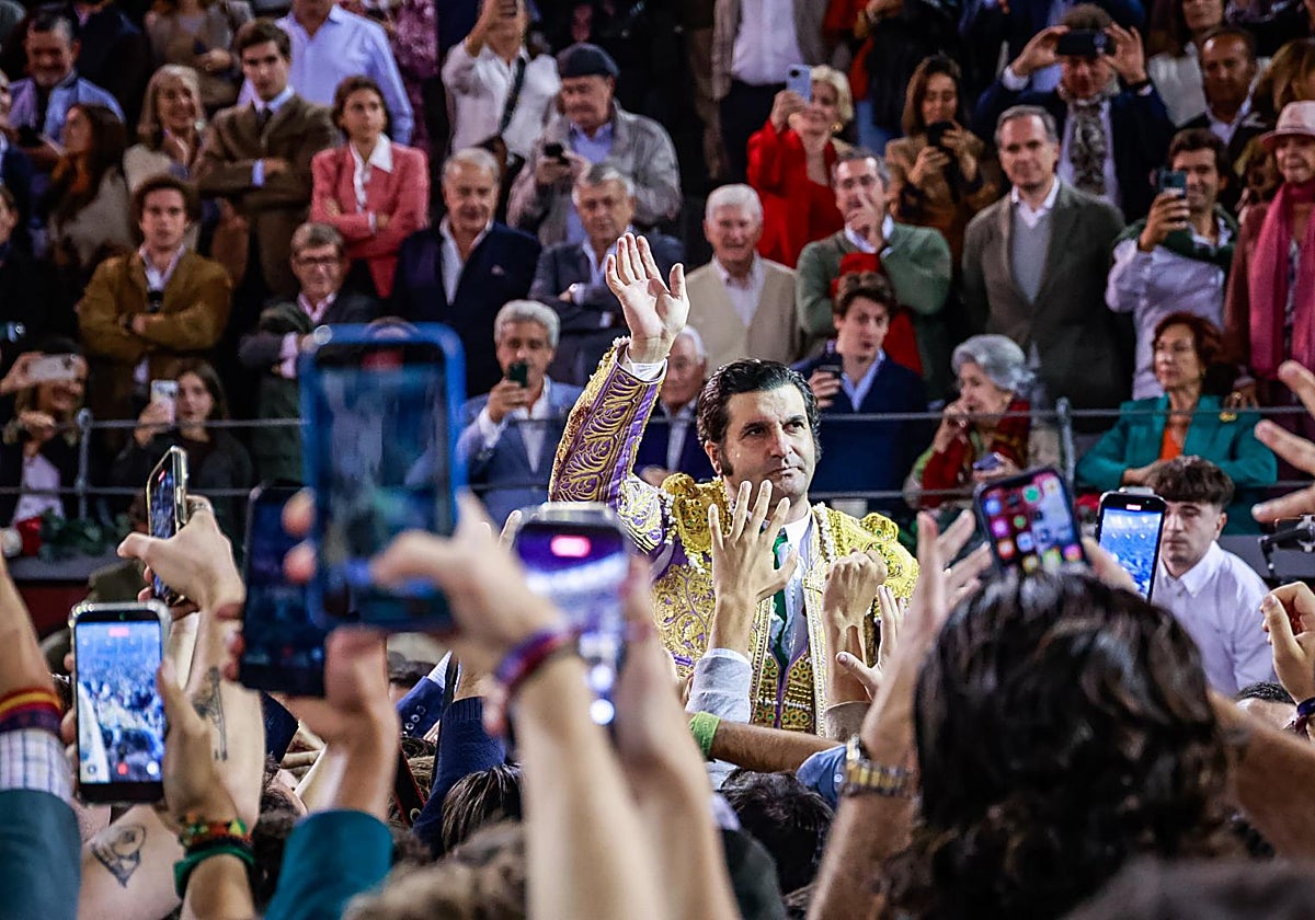 Morante sale a hombros