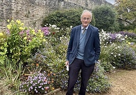 Robin Lane Fox , profesor de Oxford y jardinero: «La historia avanza por errores fértiles»