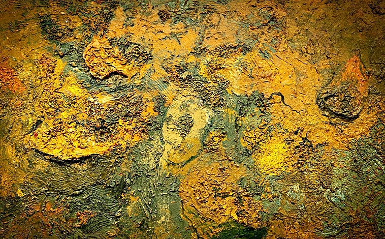 Imagen principal - En las imágenes, de arriba abajo, 'Calabazas' (1998), de Miquel Barceló; 'Pictografía', de Millares; y escultura de Martín Chirino