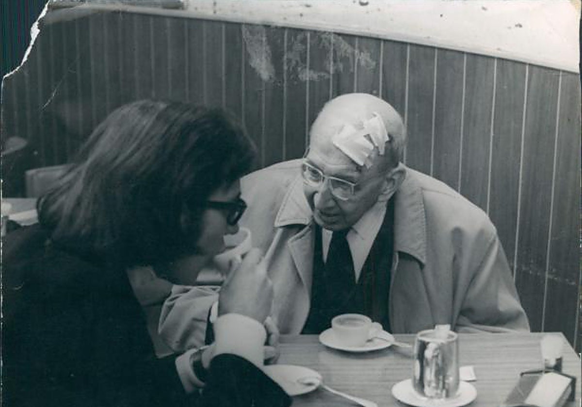 Corpus Barga y Francisco Umbral en Madrid en 1970