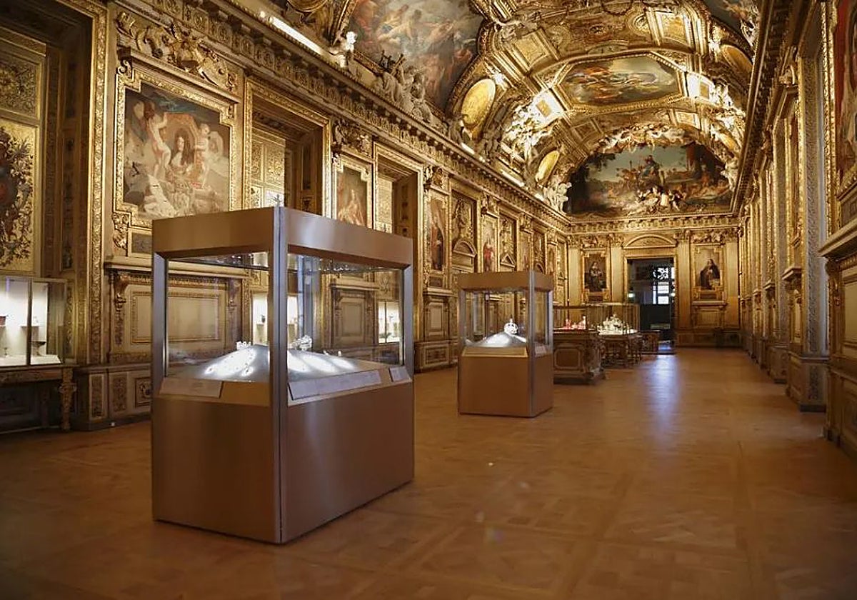 Así es la Galería Apolo del museo Louvre, el escenario del robo de las joyas de Napoleón