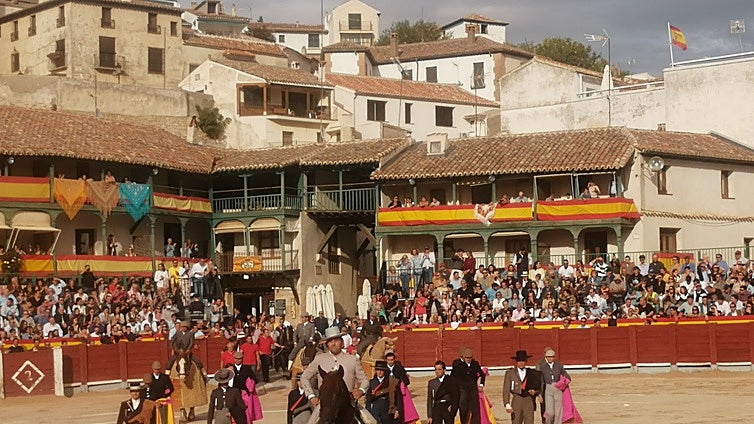 Los toreros acarician el toreo en el festival de Chinchón, el más antiguo de España