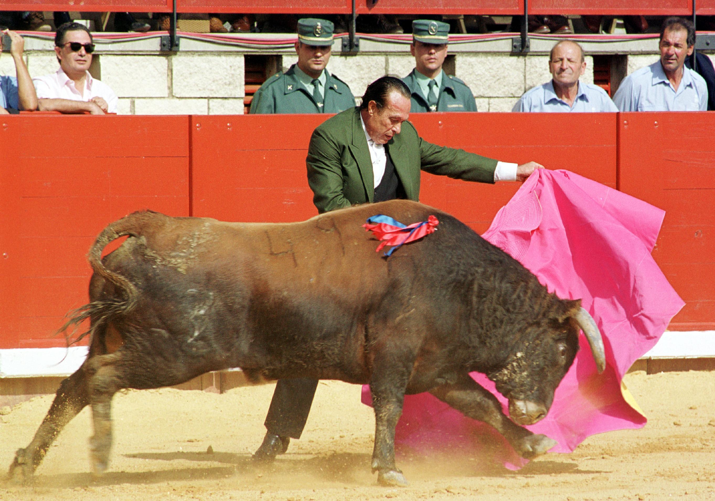 Curro Romero con el capote