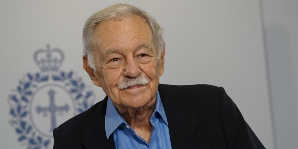 Eduardo Mendoza: «El régimen de Franco se mantuvo gracias a los chistes»