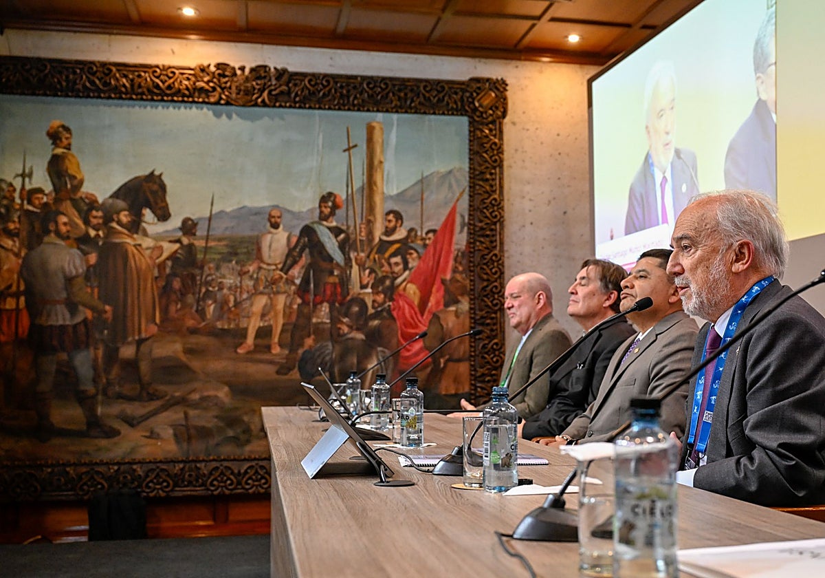 Primer acto del CILE, en el que se produjo la confirmación del ataque de García Montero contra el director de la RAE