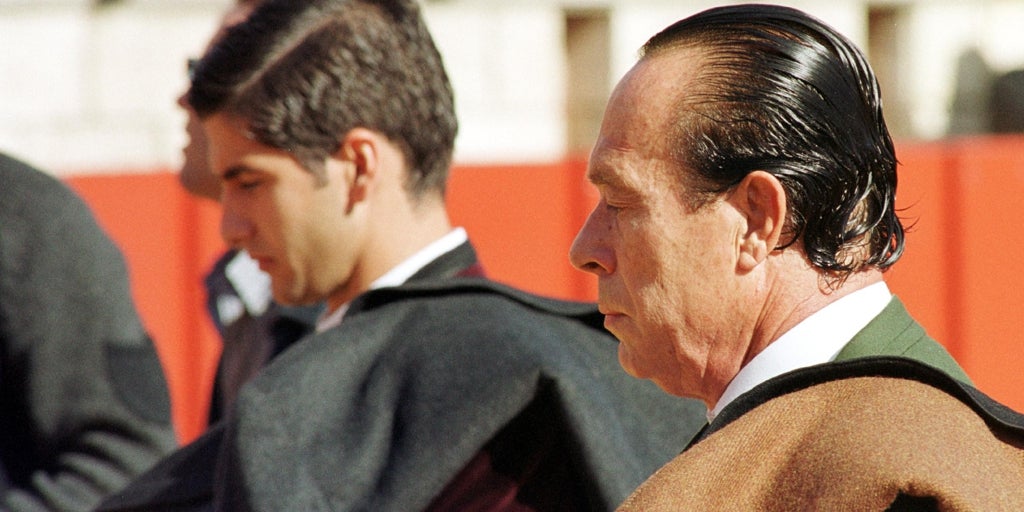 La noche en que Curro dijo adiós: «Siempre tiene que haber un fin, aunque en ese momento no podíamos pensar en el toreo sin Curro Romero»
