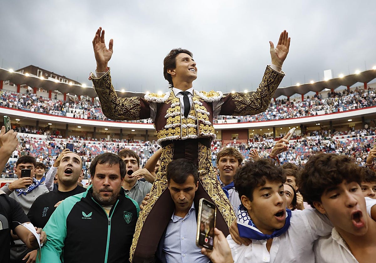Andrés Roca Rey, a hombros en las últimas Corridas Generales de Bilbao, donde firmó una tarde inconmensurable