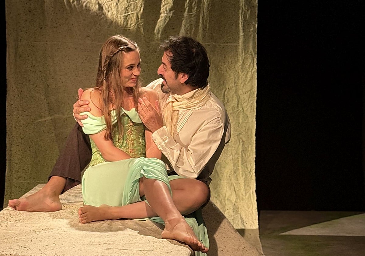 Zuria Gómez y Fran Pineda, en una escena de 'Más allá de esta vida'