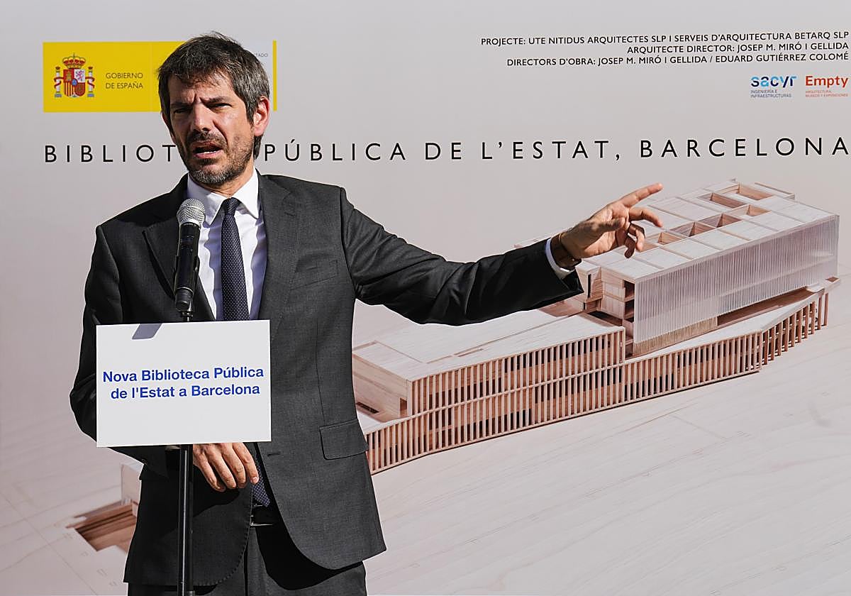 Urtasun anuncia la compra del fondo del escritor Juan Marsé, que se quedará en Barcelona.